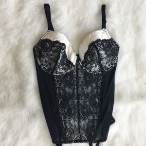 NWOT Victoria’s Secret 34D black and white lingerie
